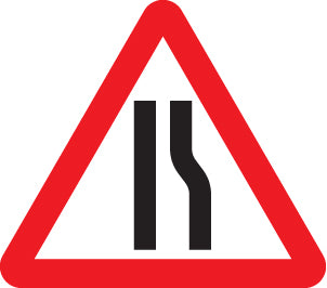 Road narrows right side class R2 600mm T